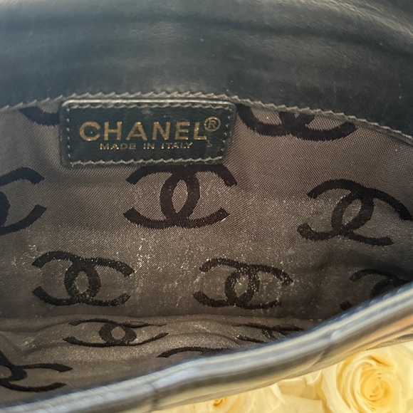 CHANEL Black Quilted Clutch with Chain Detail. Shoulder Bag. - Picture 5 of 12